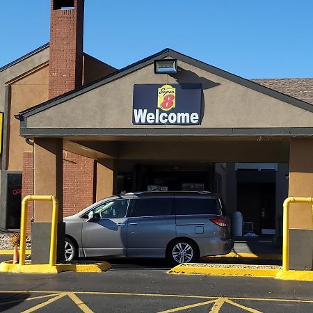 Super 8 By Wyndham Kansas City Airport North Bagian luar foto
