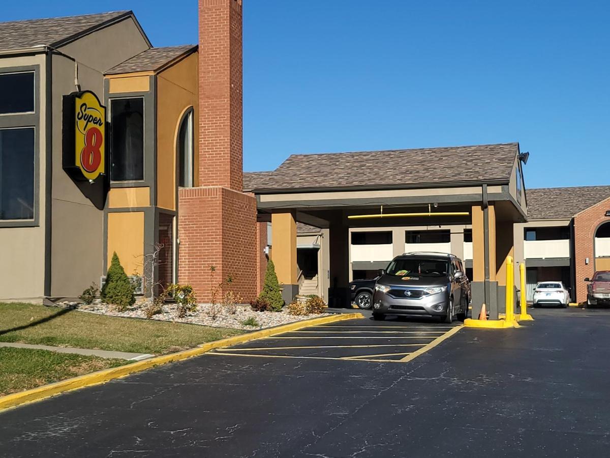 Super 8 By Wyndham Kansas City Airport North Bagian luar foto