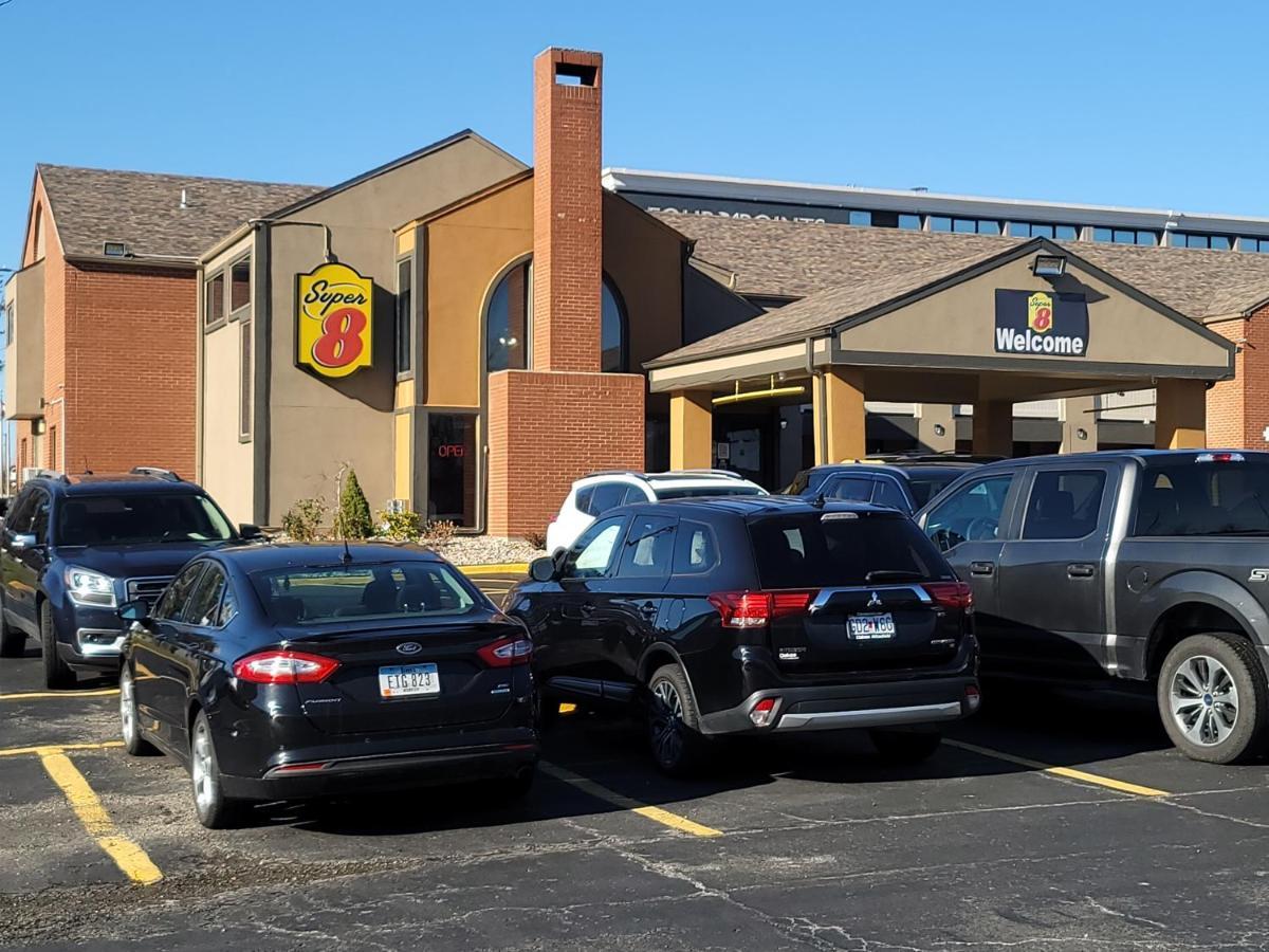 Super 8 By Wyndham Kansas City Airport North Bagian luar foto