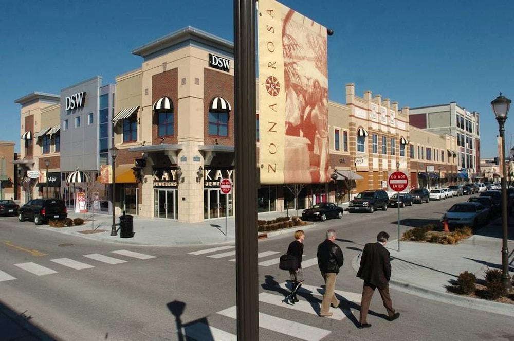 Super 8 By Wyndham Kansas City Airport North Bagian luar foto