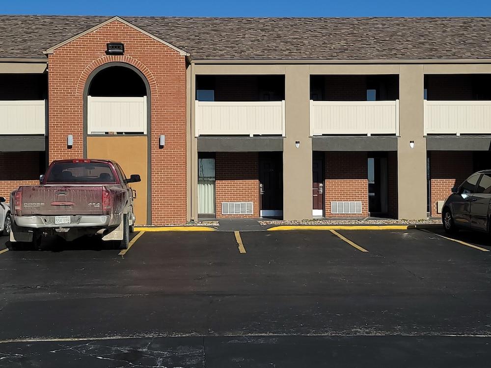 Super 8 By Wyndham Kansas City Airport North Bagian luar foto
