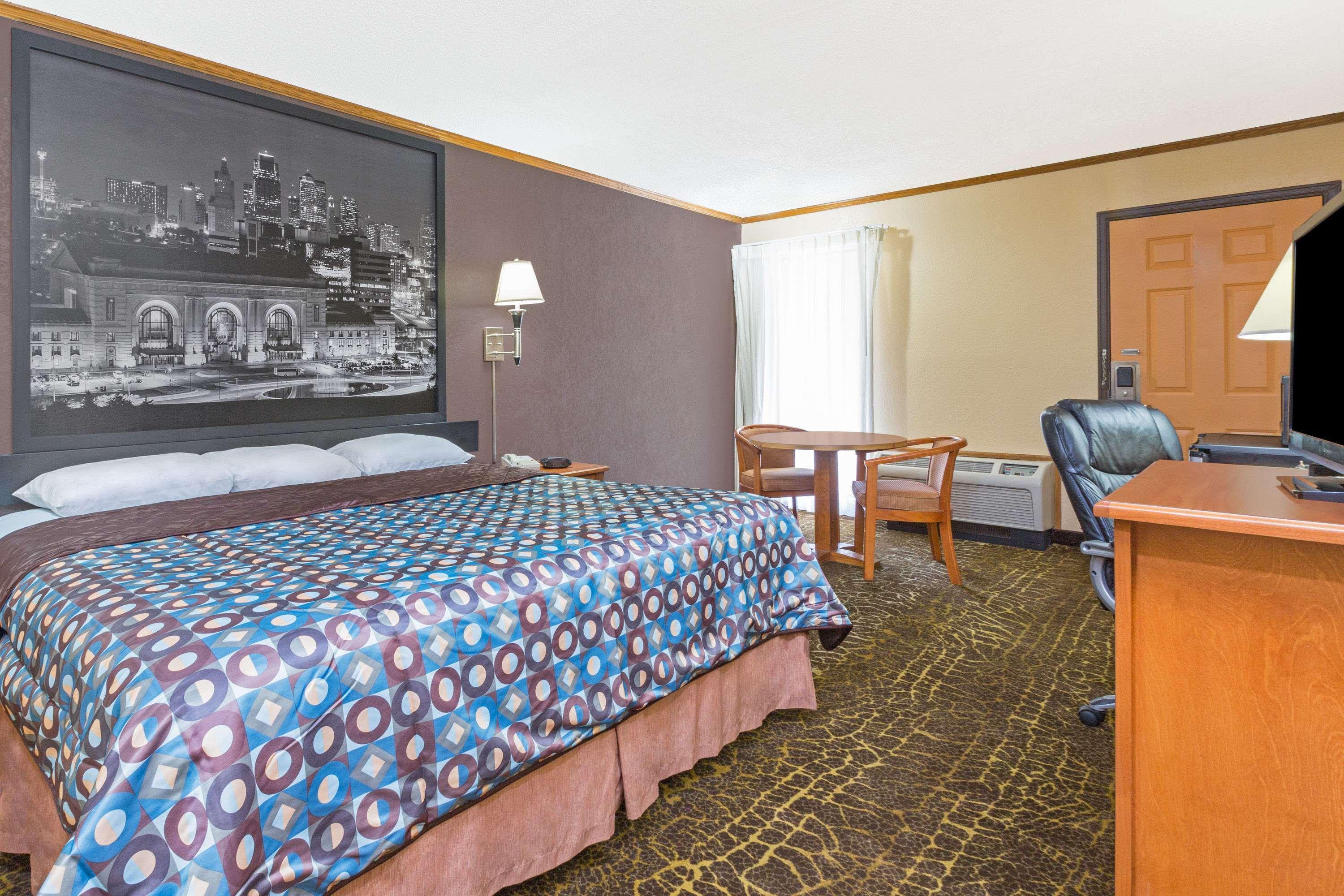 Super 8 By Wyndham Kansas City Airport North Bagian luar foto
