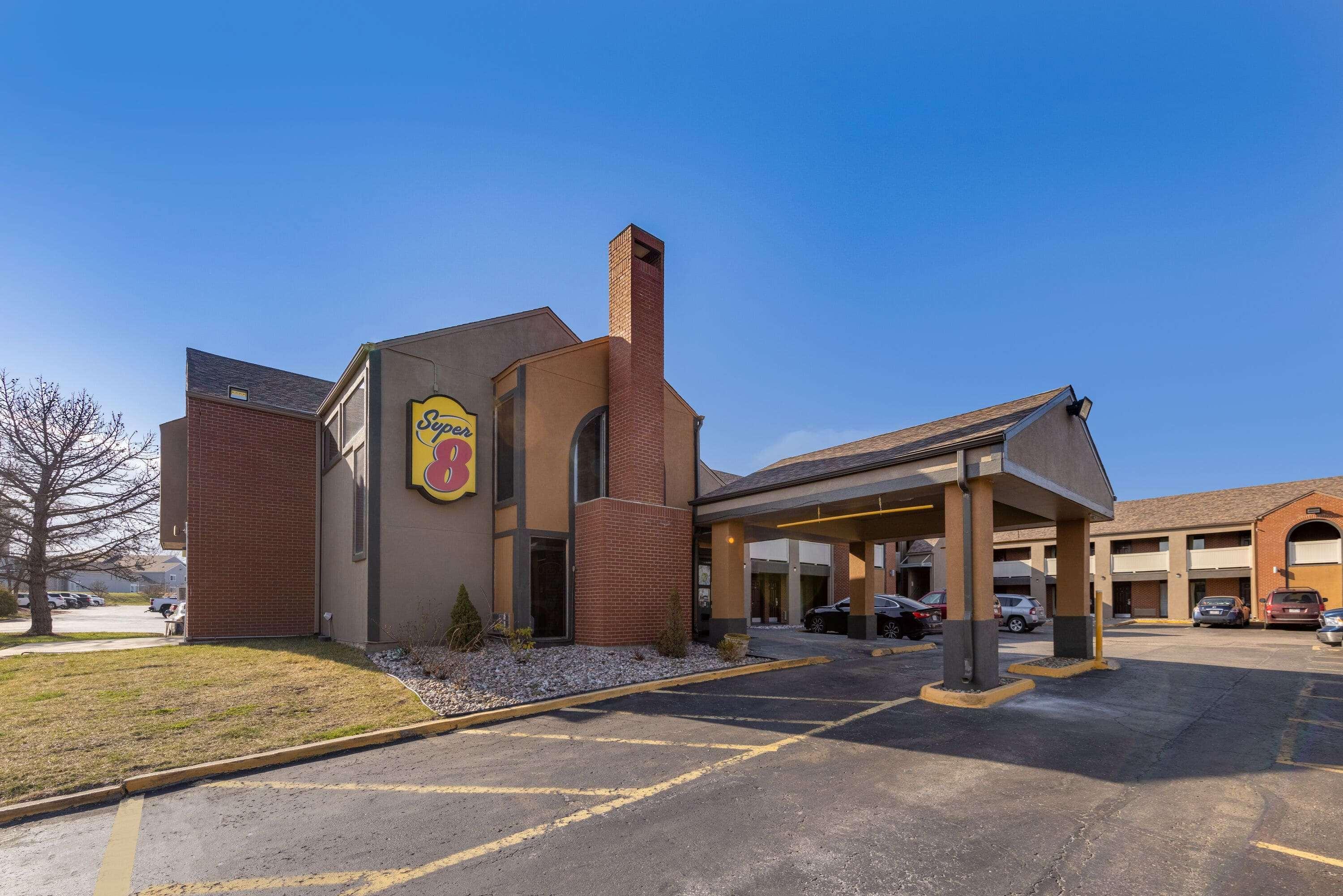 Super 8 By Wyndham Kansas City Airport North Bagian luar foto