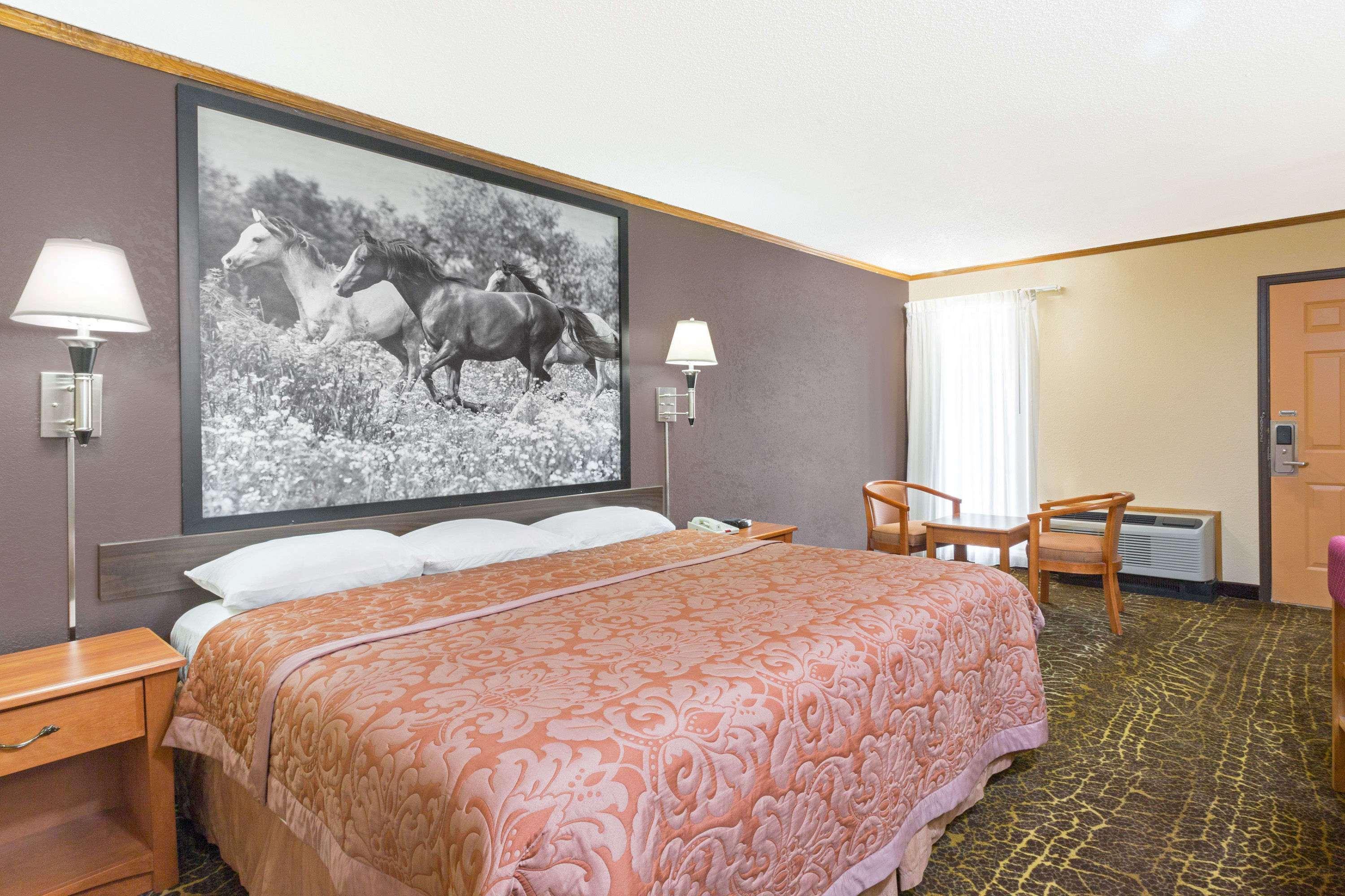 Super 8 By Wyndham Kansas City Airport North Bagian luar foto