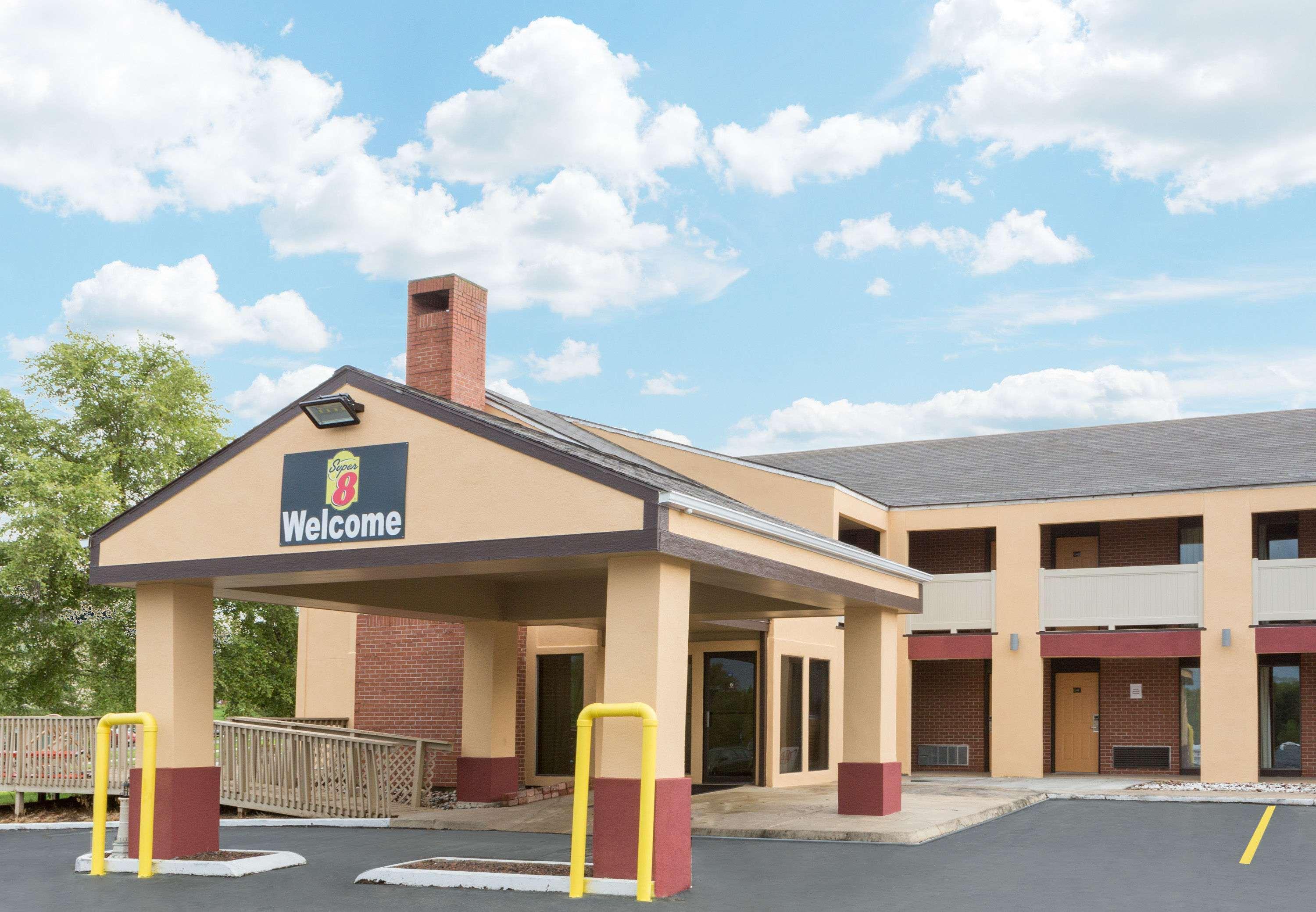 Super 8 By Wyndham Kansas City Airport North Bagian luar foto