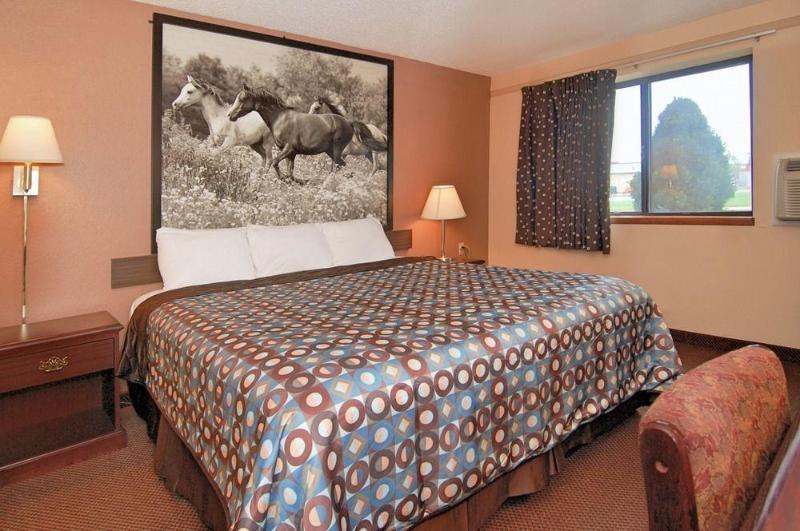 Super 8 By Wyndham Kansas City Airport North Bagian luar foto
