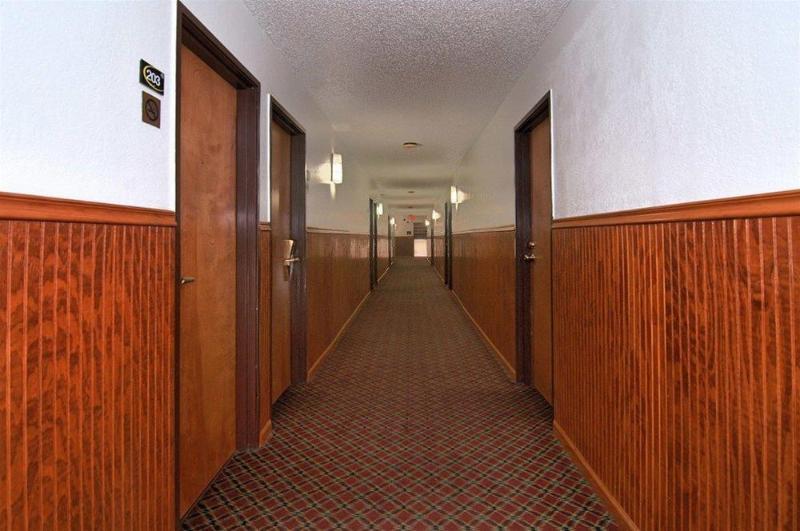 Super 8 By Wyndham Kansas City Airport North Bagian luar foto