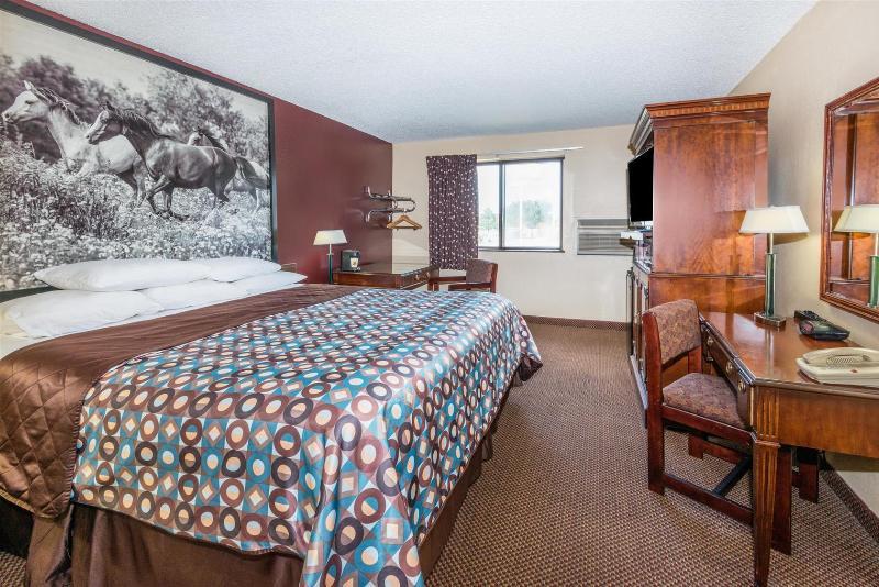Super 8 By Wyndham Kansas City Airport North Bagian luar foto
